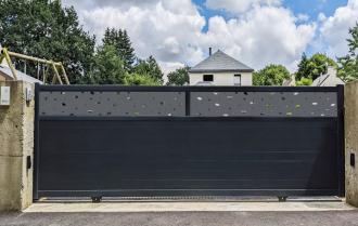 Portail battant en aluminium 2 vantaux modèle ONYX Déco sur-mesure