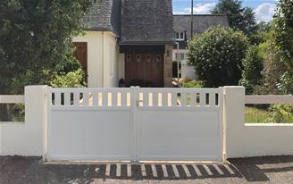 Portail battant en aluminium 2 vantaux modèle ONYX sur-mesure