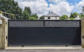 Portail coulissant en aluminium modèle ONYX Déco sur-mesure