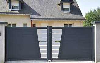 Portail battant en aluminium 2 vantaux modèle TOPAZE sur-mesure