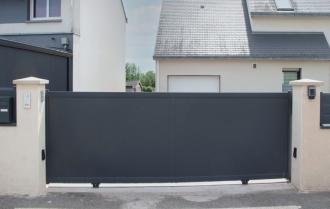 Portail battant en aluminium 2 vantaux modèle JADE sur-mesure